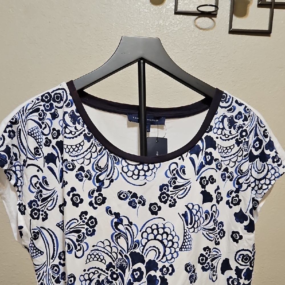 Tommy Hilfiger White Tee with Navy Floral Motif - Short Sleeve - Picture 2 of 10